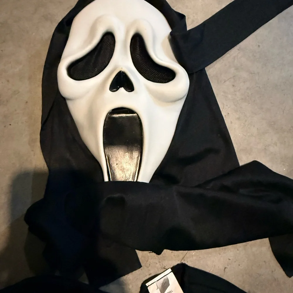 Kids Ghost Face Costume with Mask and Chain Belt - Black - Picture 3 of 4